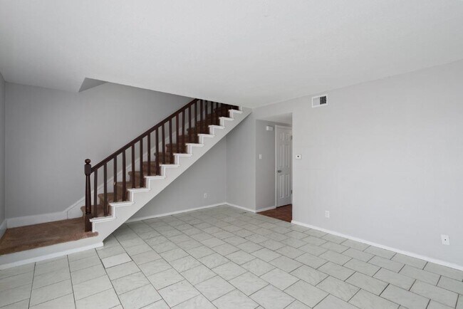 Foto del edificio - 5800 Belmoor Dr