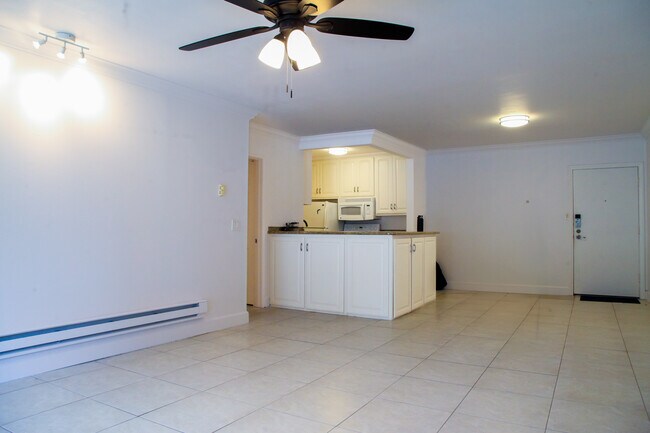 Sala de estar y comedor/cocina - 7777 W 91st St