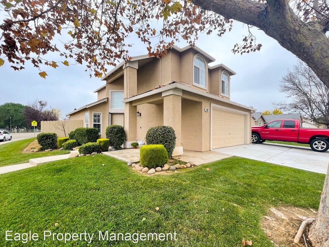 3 br, 2.5 bath House 1002 Bay Terrace Dr House for Rent in Galt, CA