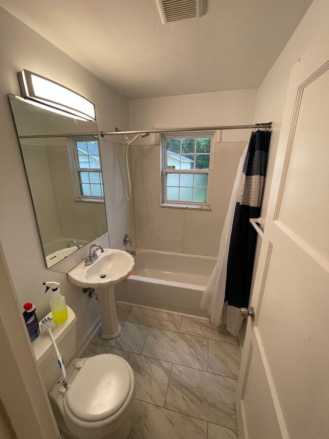 Foto del edificio - Cute 2 Bedroom Home Near The Fair Grounds