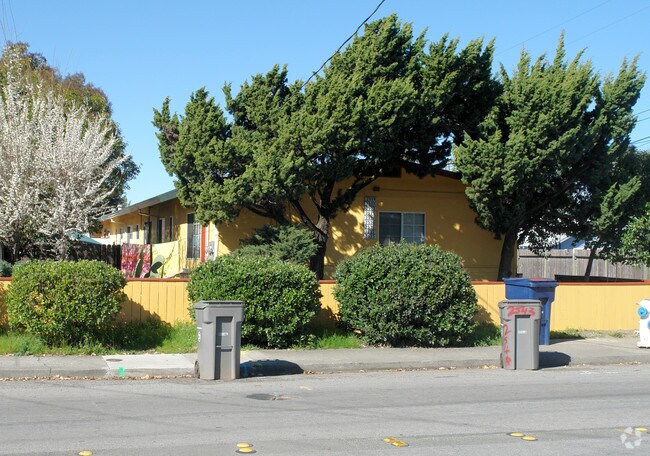 Building Photo - 2519 Corby Ave