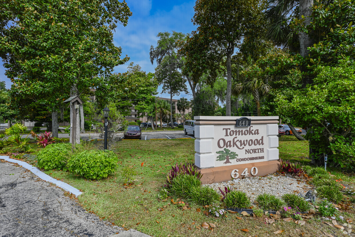 Entrada - Tomoka Oakwood North