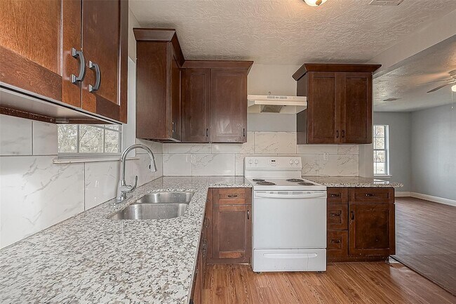 Foto del edificio - 4006 Sunflower St