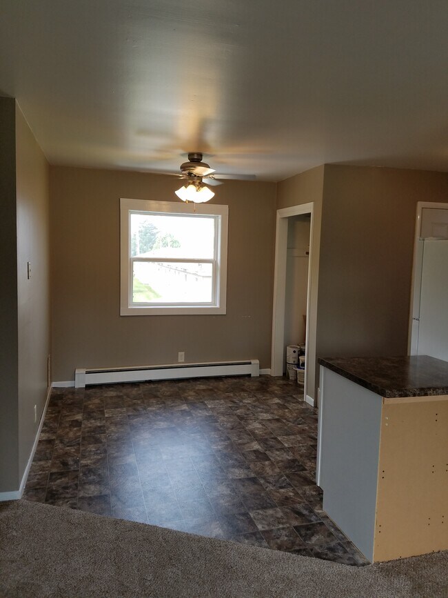 Foto del edificio - 816 E 6th St N