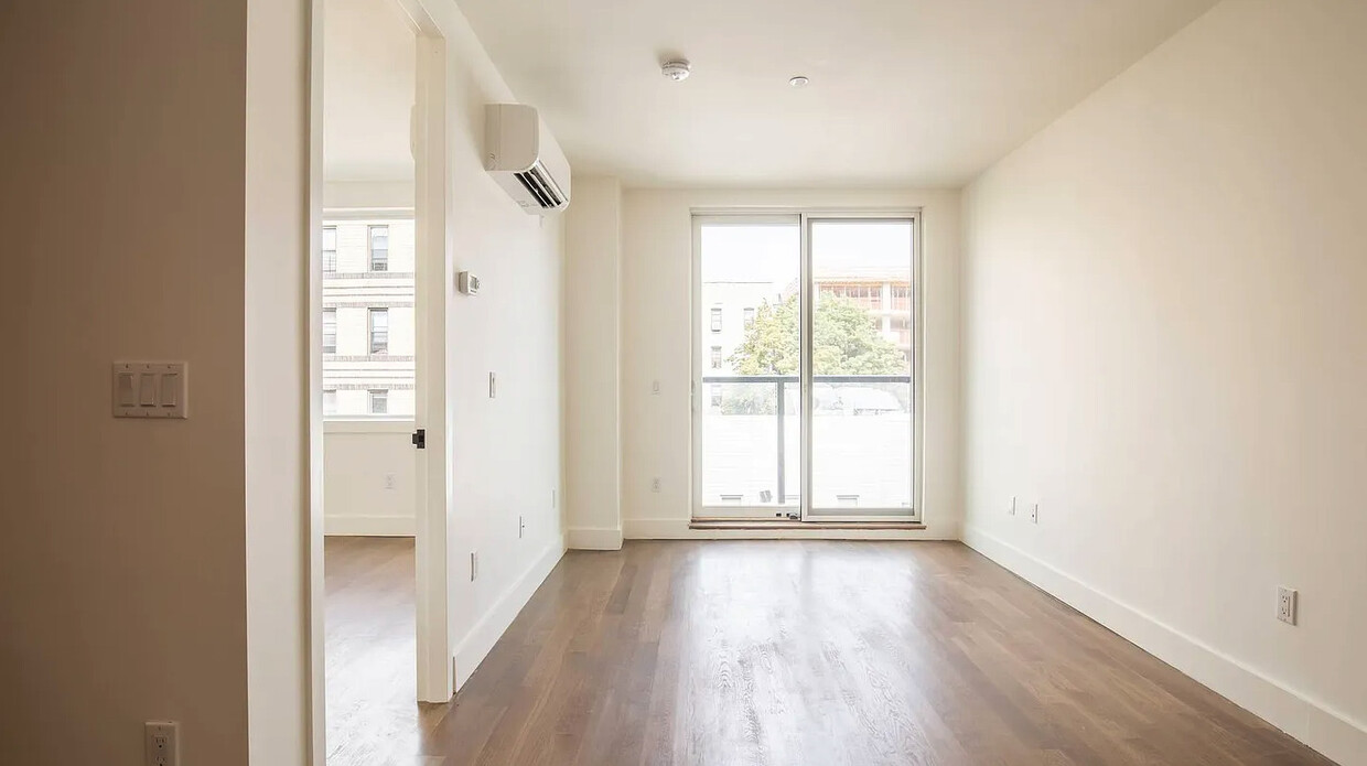 Foto principal - 242 Newkirk Avenue