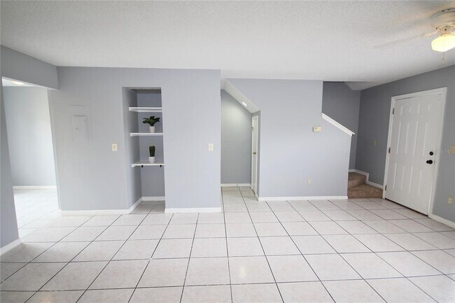 Foto del edificio - 3283 Oak Lake Pl