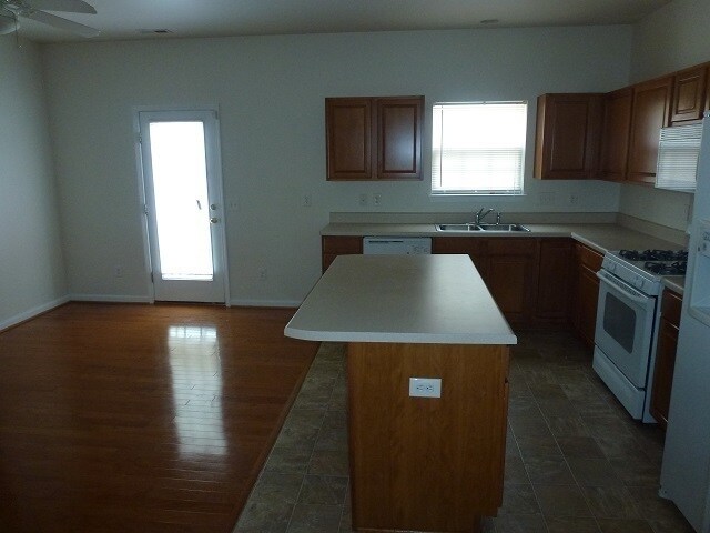 Foto del edificio - Exclusively Offered by Muse Realty, LLC