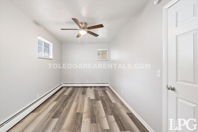 Foto del edificio - 648 Eleanor Ave