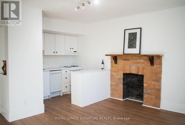 Building Photo - 493 St Clarens Ave