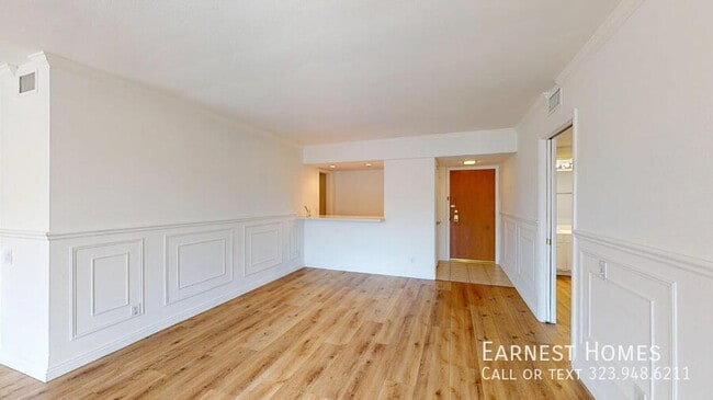 Building Photo - 4915 Tyrone Ave