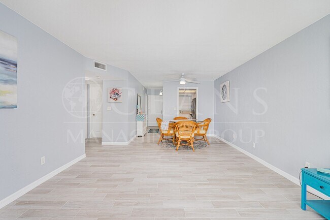 Building Photo - 2 BED/ 1 BATH CONDO STEPS FROM THE OCEAN