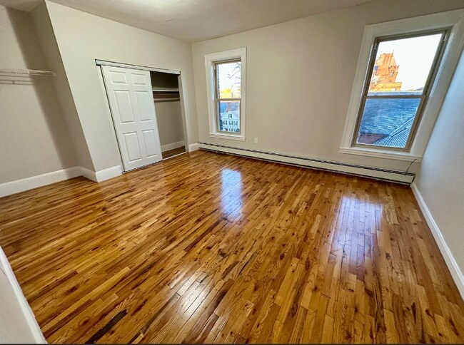 Building Photo - 66 Chatham St