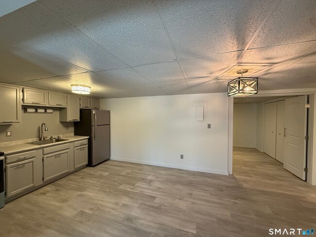 Foto del edificio - 388 S Main St