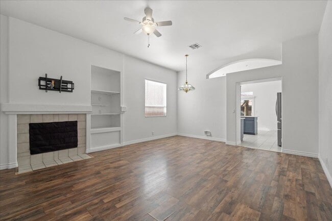 Building Photo - Single Story 3 Bedroom Home with Open Concept