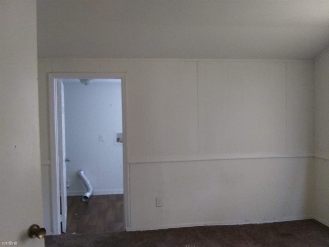 Building Photo - 2 br, 1 bath House - 31 Wharf Avenue