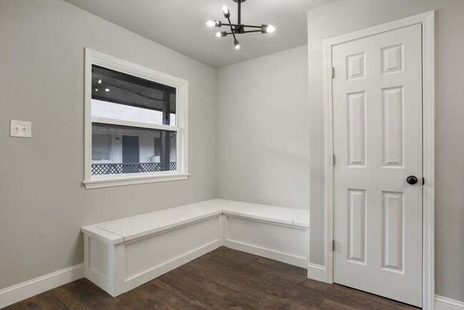 Foto del edificio - 2523 E 10th St