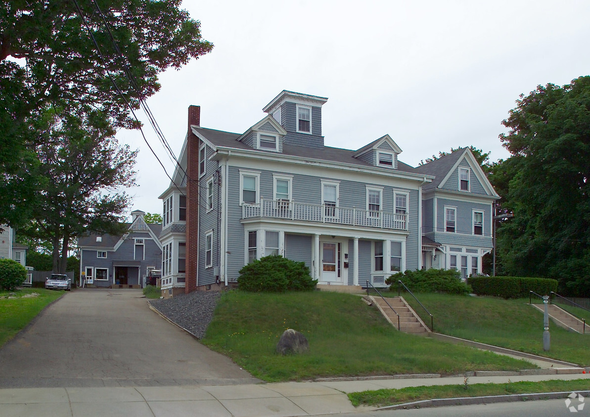 Building Photo - 72 Main St