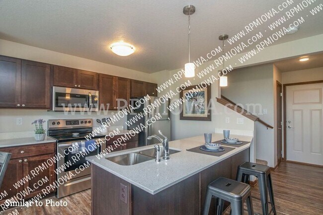 Foto del edificio - 2-CAR ATTACHED GARAGE! 3 Bedroom, 2.5 Bath...