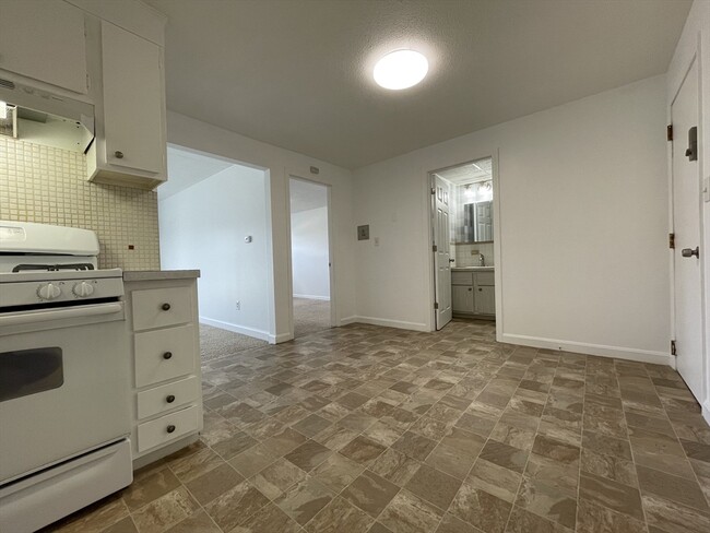 Building Photo - 44 Delmont St