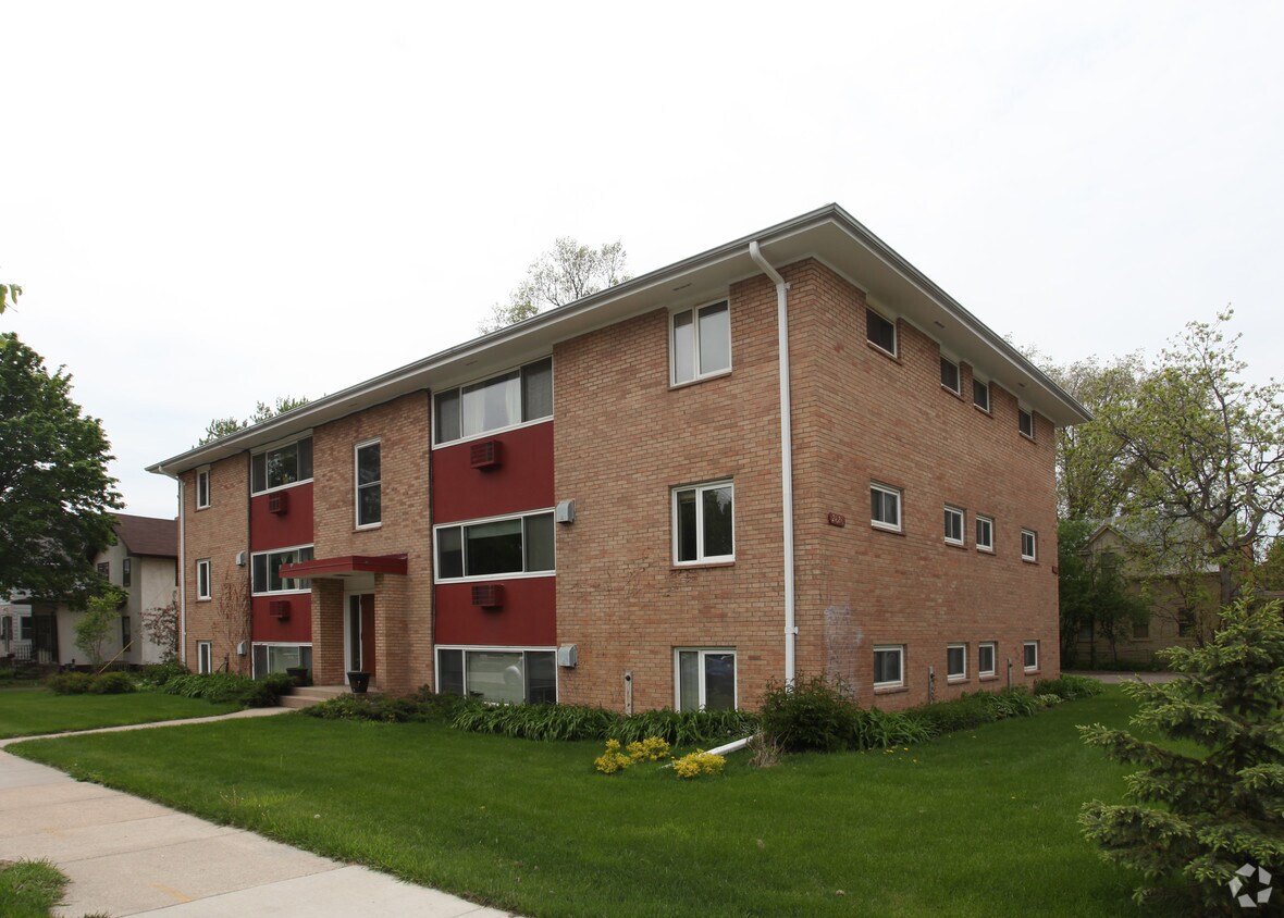 Primary Photo - 2626 Como Ave SE