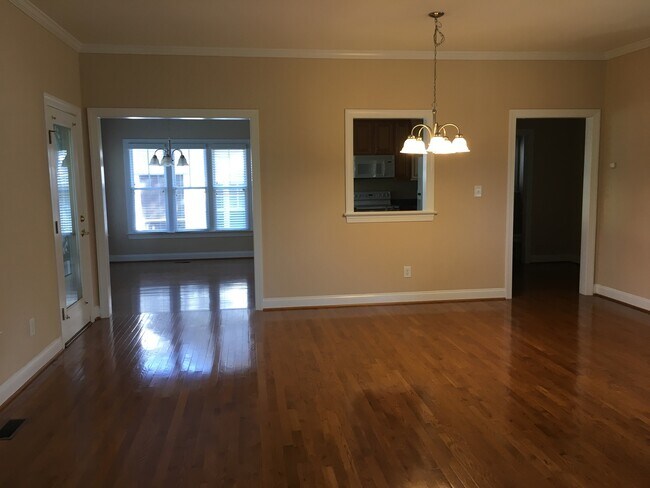 Foto del edificio - LEASE TAKEOVER-SHORT TERM OPTIONS- HERITAG...