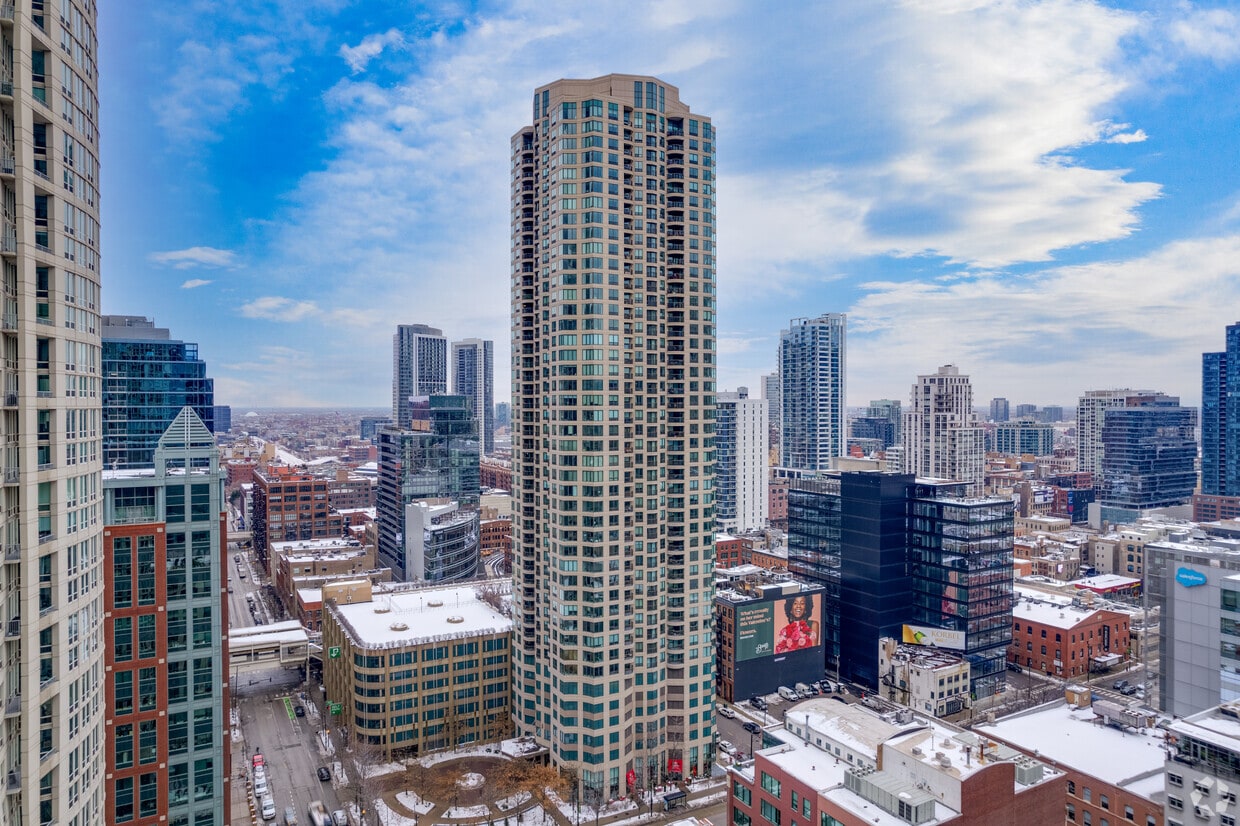 Primary Photo - 400 N LaSalle St
