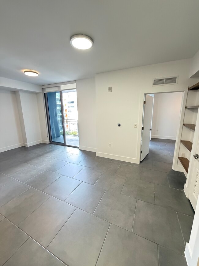 Building Photo - 132 NE 22nd St