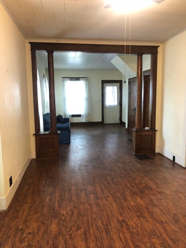 Living Area - 174 Grand St