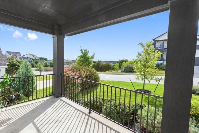 Building Photo - 829 Dayridge Dr