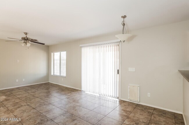 Foto del edificio - 12330 W Valentine Ave