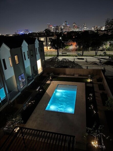 Foto del edificio - 1902 N Carroll Ave