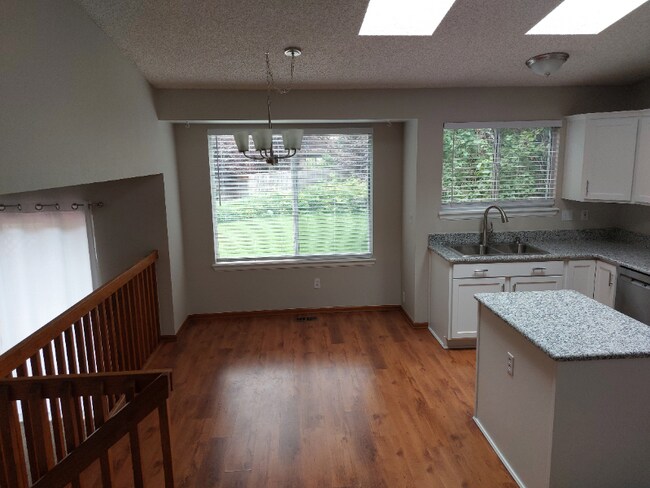 Building Photo - 9660 Lameria Dr