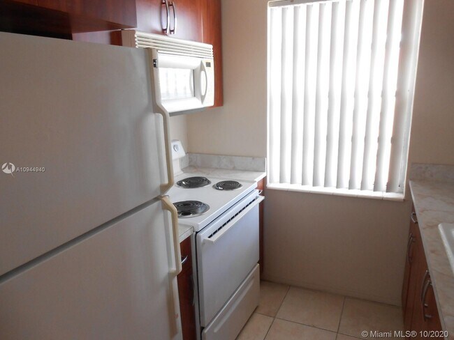 Foto del edificio - 12590 NE 16th Ave