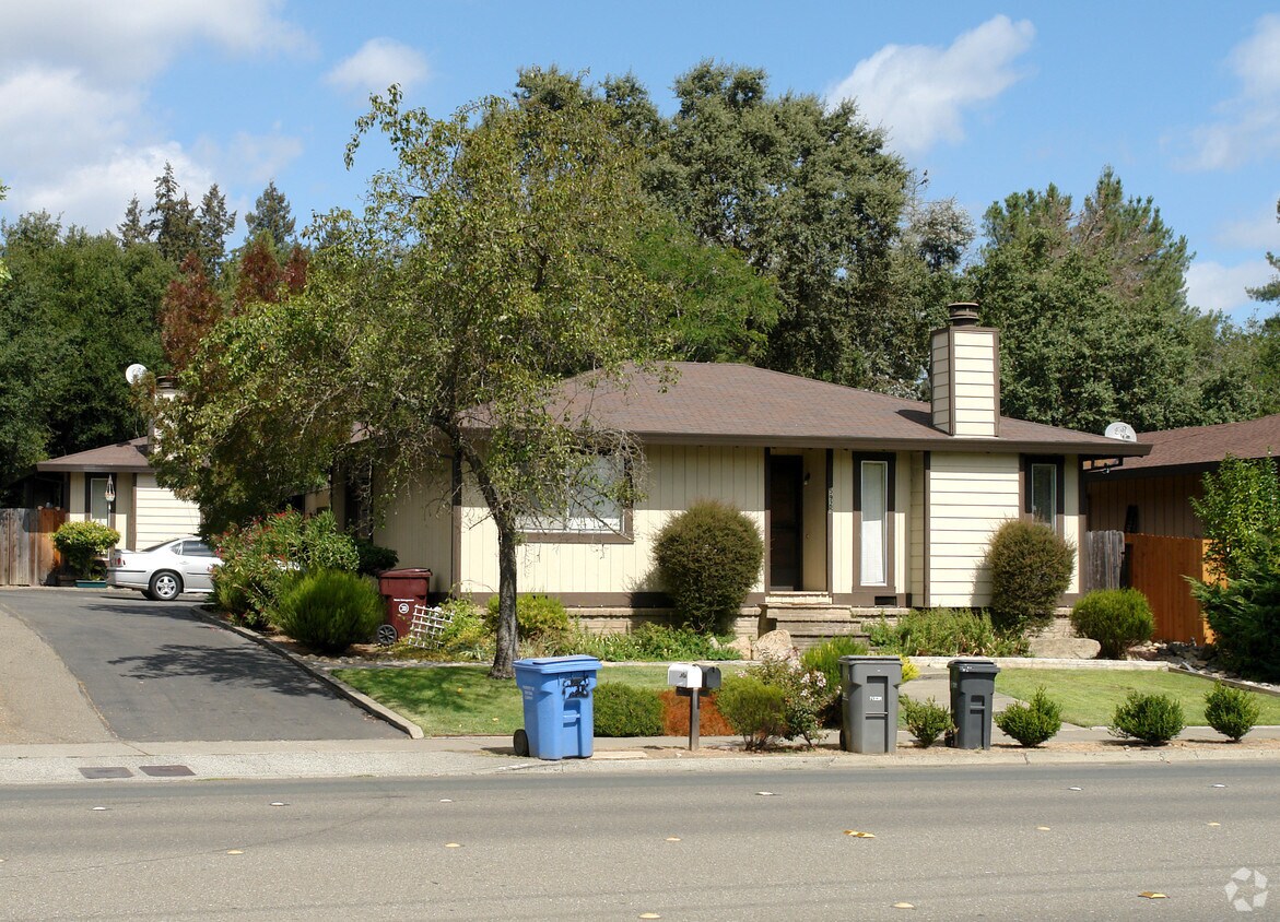 Primary Photo - 5923 Montecito Ave