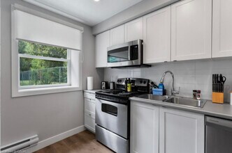 Building Photo - 168-168 Picton St E