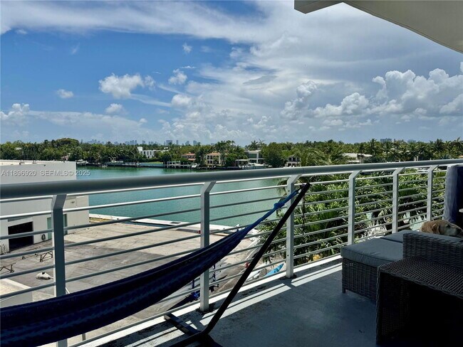 Foto del edificio - 6580 Indian Creek Dr