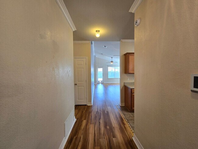 Foto del edificio - RENT REDUCTION & AVAILABLE NOW!