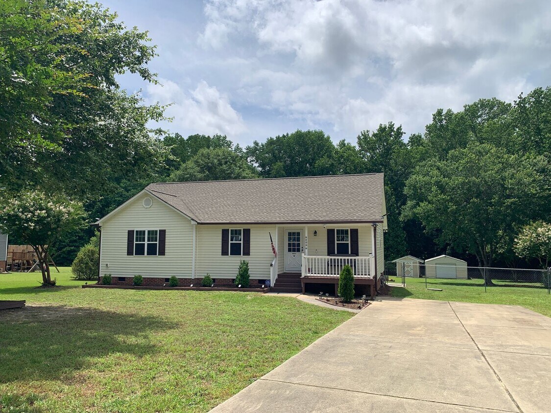Primary Photo - Fantastic Renovated Raleigh Ranch, With Am...