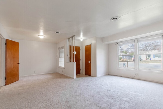 Photo - 809 Crescent St House