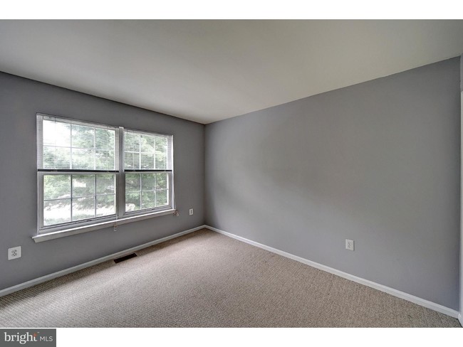 Building Photo - 406 Pebble Creek Ct
