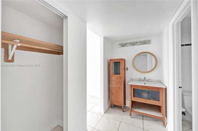 Foto del edificio - 20335 W Country Club Dr