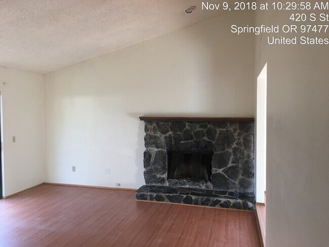 Foto del edificio - 3BR/2BA House/2-Car Garage in Springfield