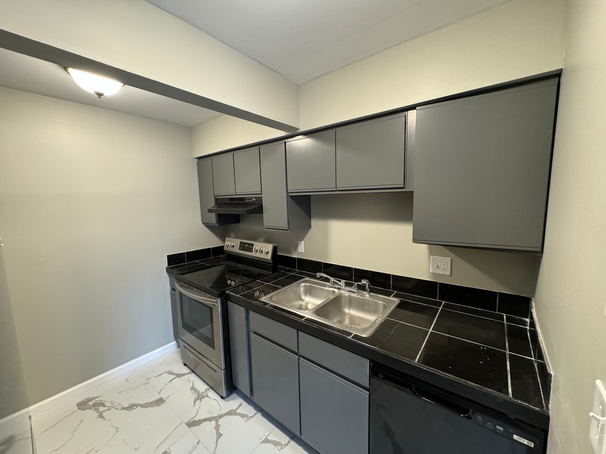 Akron U Townhomes - Student Housing – photo 3