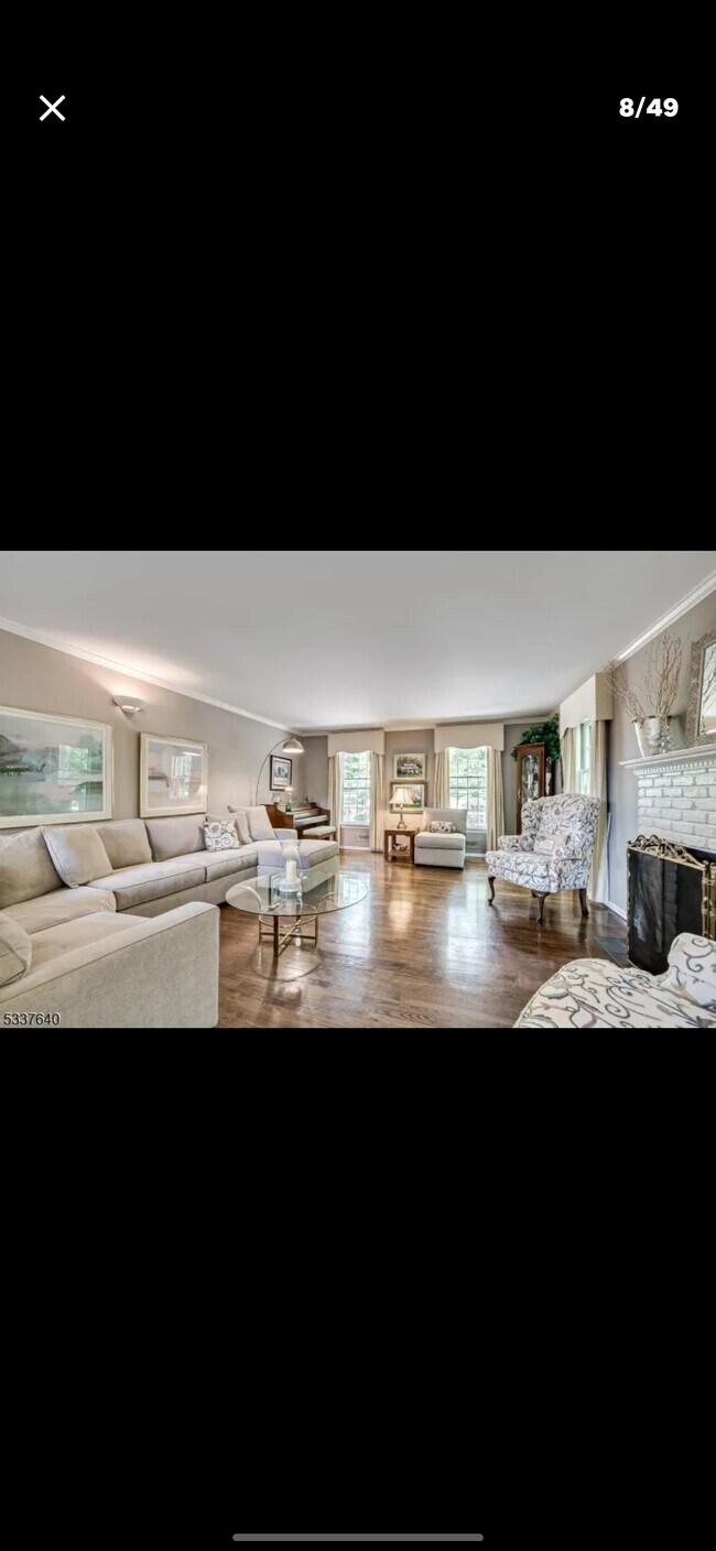 Foto del edificio - 6 Oak Grove Ln