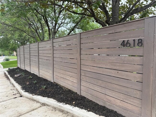 Building Photo - 4618 Englewood Dr