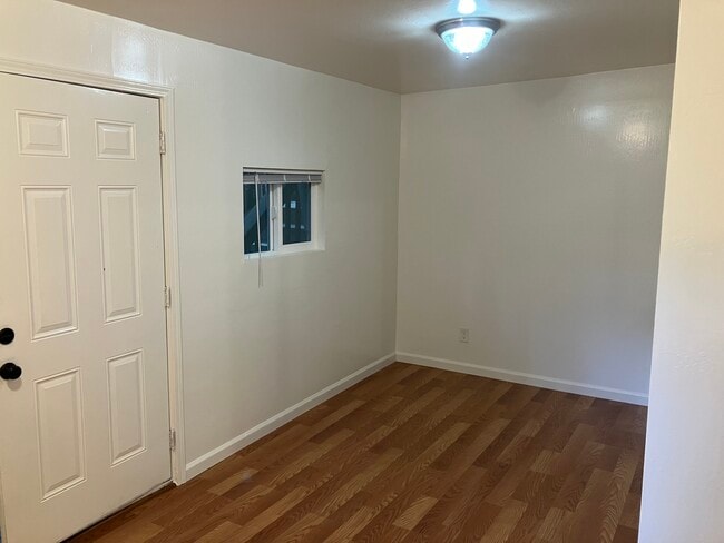 Building Photo - 12235 Volver Ave