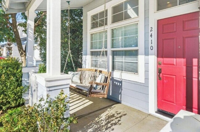 Building Photo - Charming 3-Bedroom, 2.5-Bathroom Home Avai...