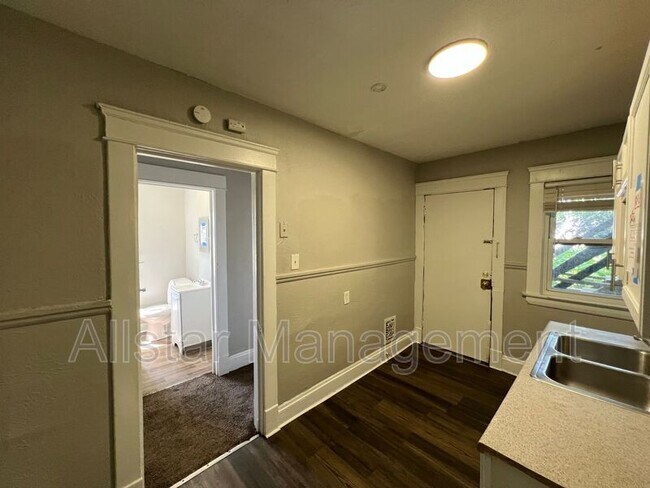 Foto del edificio - 13815 Idarose Ave