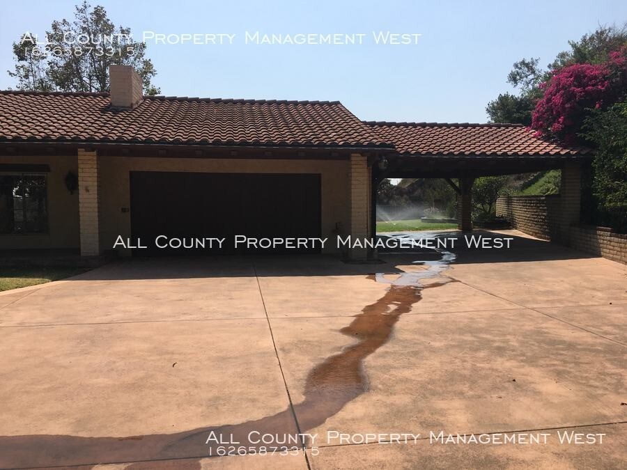 Primary Photo - 3 Bedrooms 2.5 Bathrooms