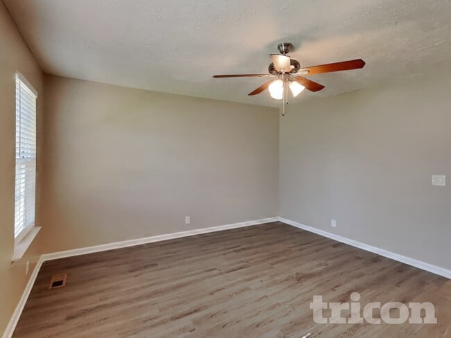 Foto del edificio - 1526 Amberwood Cir